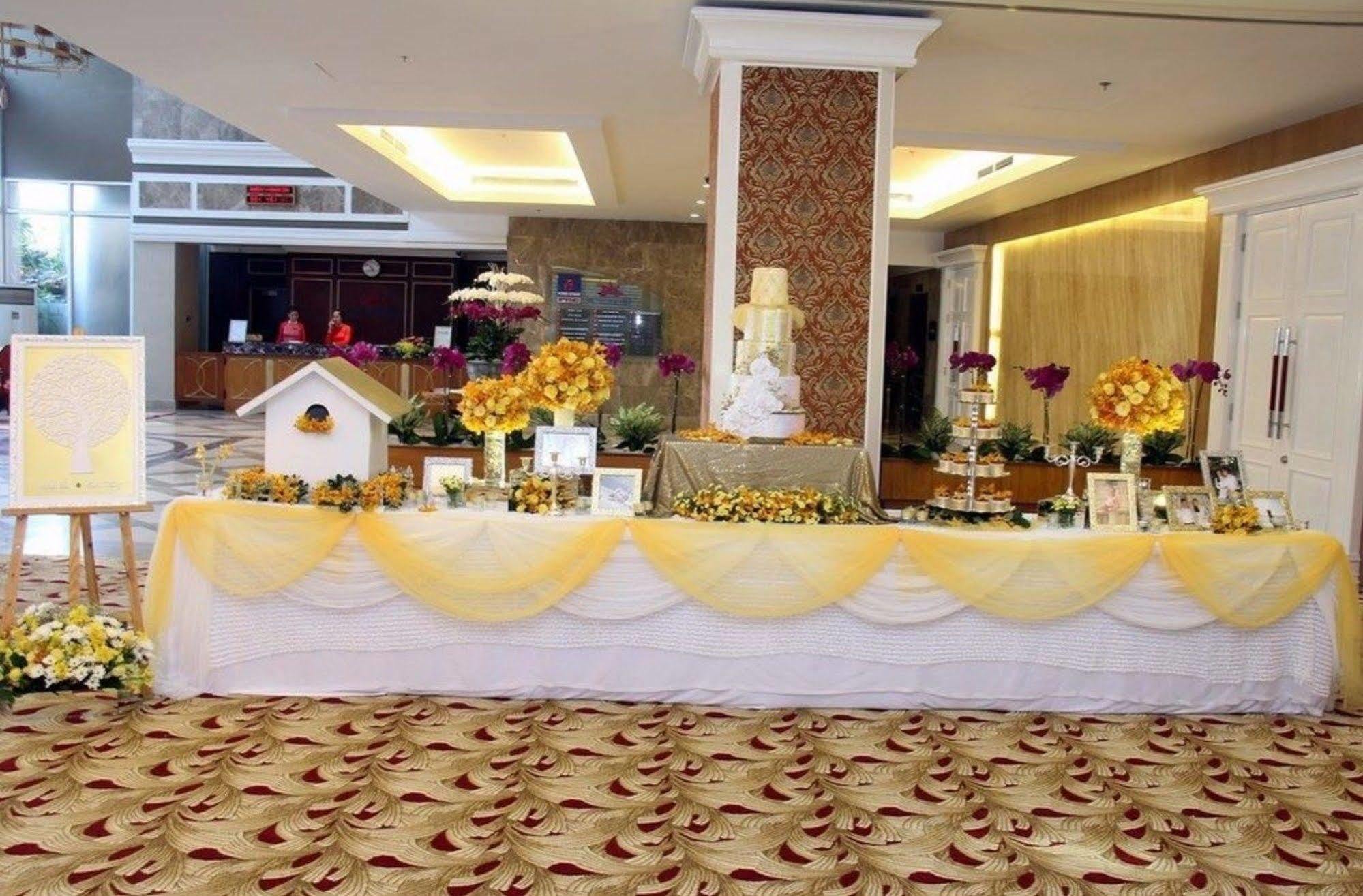 Petro Hotel Vung Tau Esterno foto