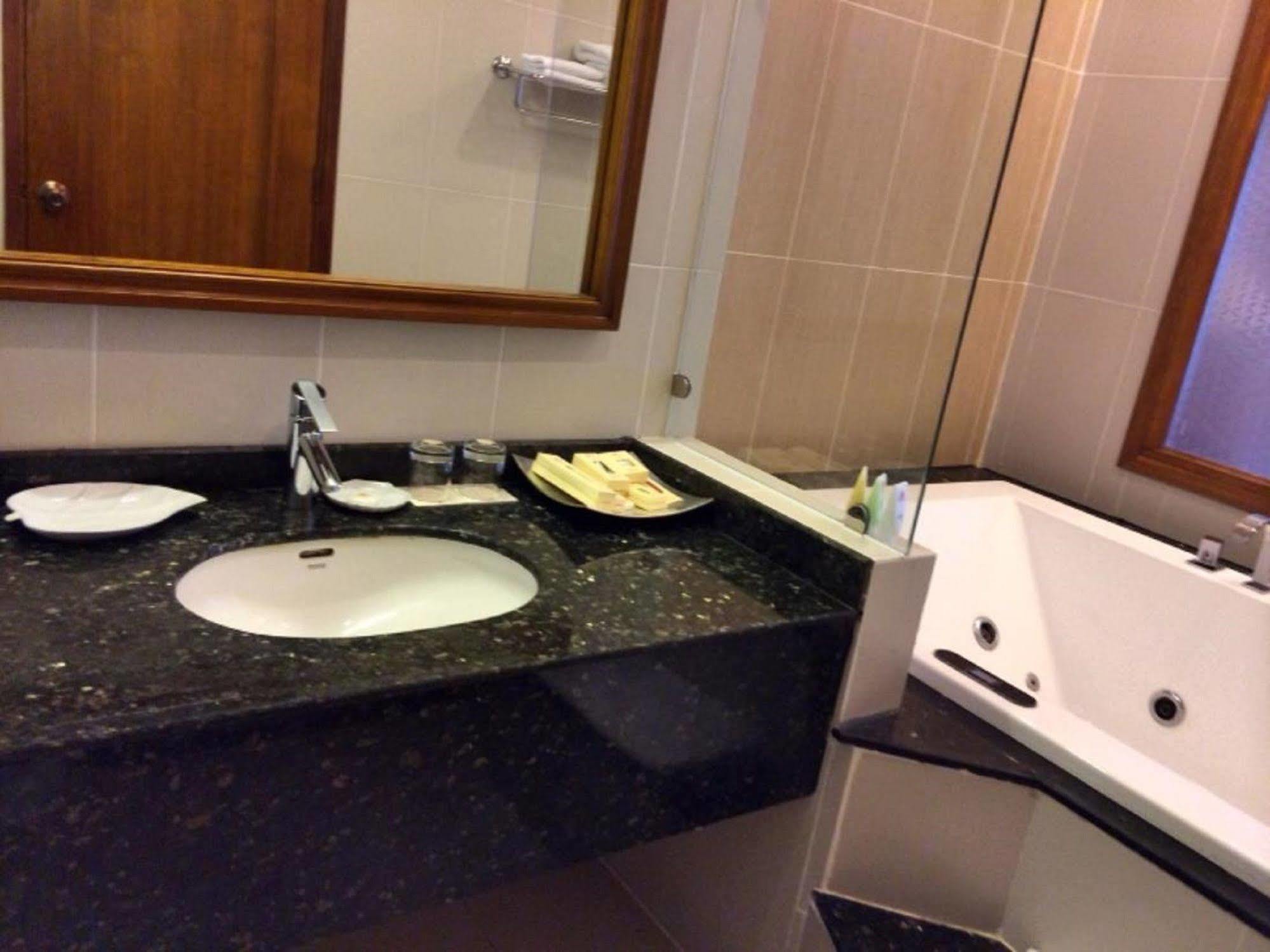Petro Hotel Vung Tau Esterno foto