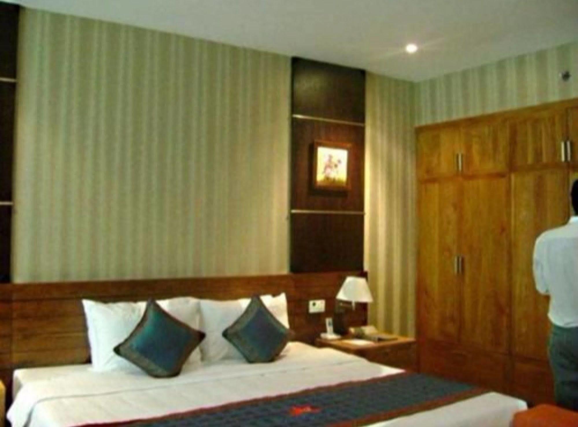 Petro Hotel Vung Tau Esterno foto